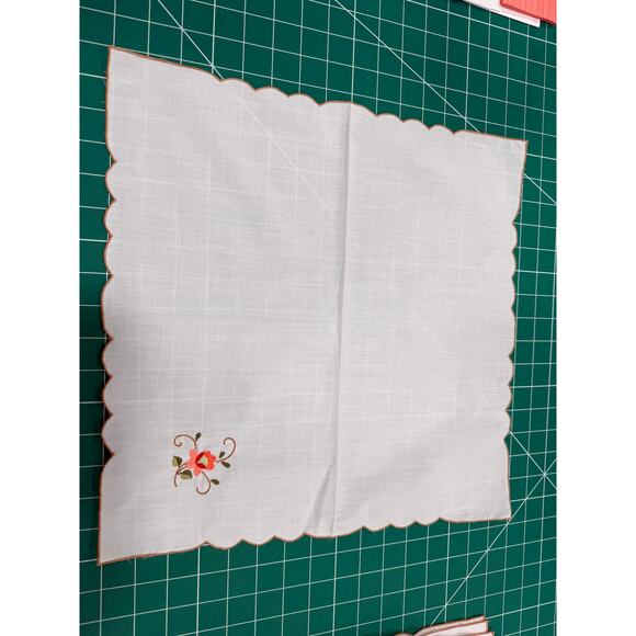 Vintage Scalloped Embroidered Napkins Set of 8 French Country Grandmillennial - Picture 9 of 12